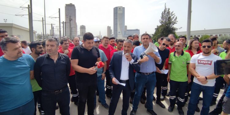 İzmir Metro işçileri sivil itaatsizliğe başlıyor