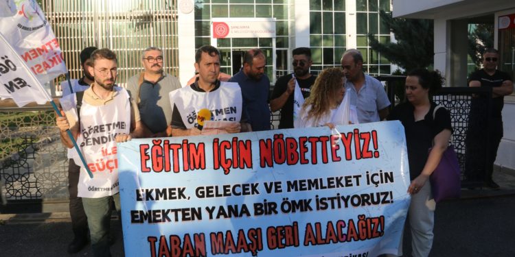 Özel sektör öğretmenleri: Asgari ücretle bakan Yusuf Tekin geçinsin Özel sektör öğretmenleri: Asgari ücretle bakan Yusuf Tekin geçinsin