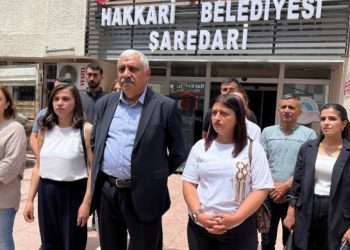 Hakkari Belediyesi’ne giden meclis üyeleri muhatap bulamadı
