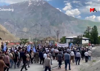 Hakkari’de onbinler miting alanına giriş yapıyor