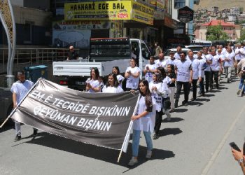 Hakkari’de “iradeye saygı” nöbetini ikinci grup devraldı