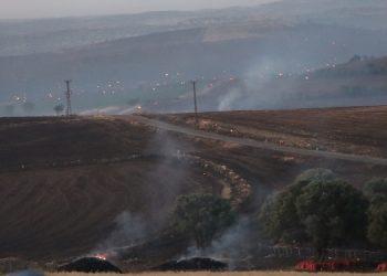 Yangın gece boyunca sürdü: Yetkililer sabah saatlerinde geldi