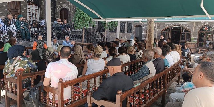 Dengbêj Evi’ne yoğun ilgi Dengbêj Evi’ne yoğun ilgi
