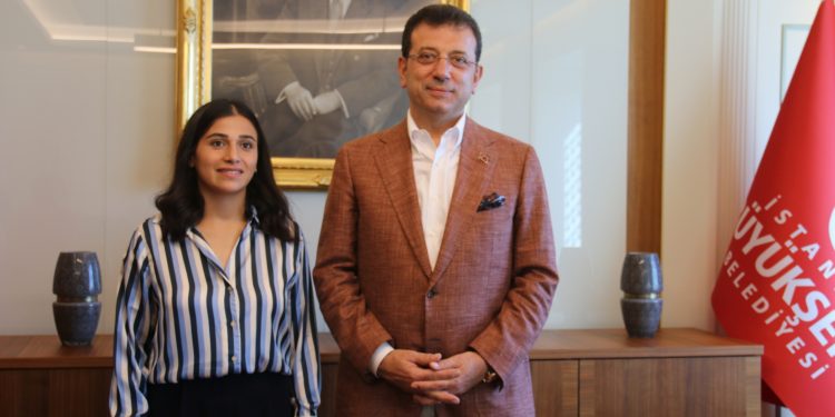 Hakkari Belediye Eşbaşkanı’nı ağırlayan İmamoğlu: Kayyım hepimiz için tehdit