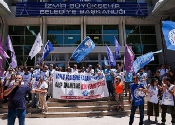 İzmir’de belediye memurları iş bıraktı