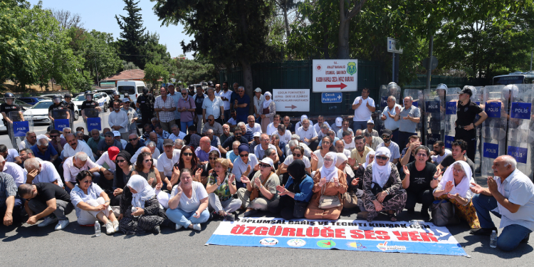 Bakırköy Cezaevi önünde “Özgürlüğe ses ver” eylemi Bakırköy Cezaevi önünde “Özgürlüğe ses ver” eylemi