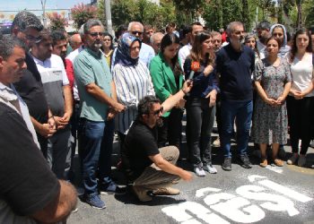 Batman’da halk silinen Kürtçe yazıları yeniden yazdı