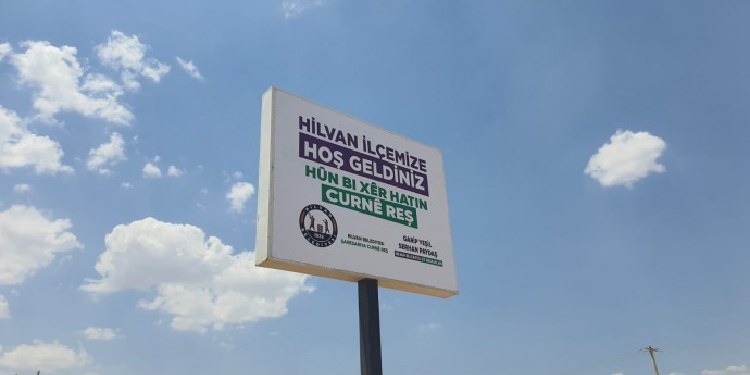 Hilvan Belediyesi Kürtçe tabelalar astı Hilvan Belediyesi Kürtçe tabelalar astı