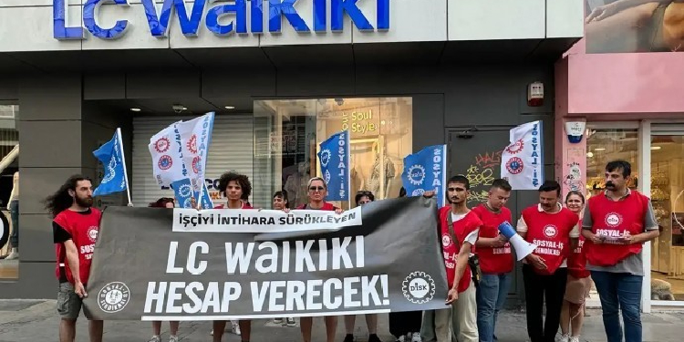 İntihar eden işçiyi LC Waikiki önünde andılar İntihar eden işçiyi LC Waikiki önünde andılar