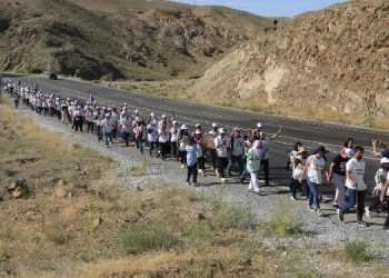 Gaspa ‘dur’ demek için yürüyüşteler: Geri adım attıracağız
