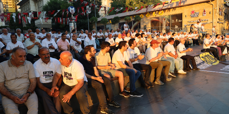 İstanbul ve Hakkari’de kayyım nöbeti: Kürt halkı diz çökmedi, çökmeyecek İstanbul ve Hakkari’de kayyım nöbeti: Kürt halkı diz çökmedi, çökmeyecek