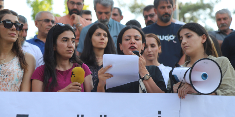 Kadınlardan işkence ve tacize tepki: Meşrulaştırılmasına izin vermeyeceğiz Kadınlardan işkence ve tacize tepki: Meşrulaştırılmasına izin vermeyeceğiz