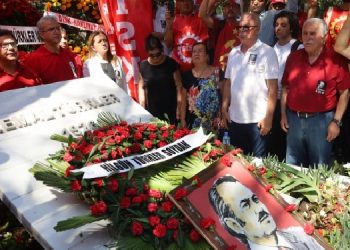 Kemal Türkler mezarı başında anıldı
