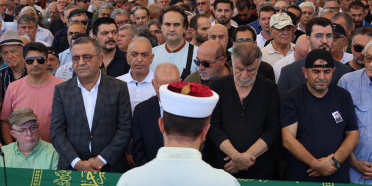 Ekinci’nin cenazesi Amed’e uğurlandı Ekinci’nin cenazesi Amed’e uğurlandı