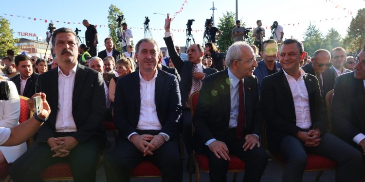Bakırhan Hacı Bektaş-ı Veli’de: Dergahı gerçek sahiplerine teslim edin Bakırhan Hacı Bektaş-ı Veli’de: Dergahı gerçek sahiplerine teslim edin