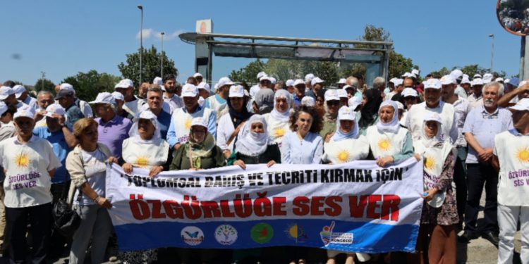 Bakırköy Cezaevi önünde “Özgürlüğe ses ver” eylemi Bakırköy Cezaevi önünde “Özgürlüğe ses ver” eylemi