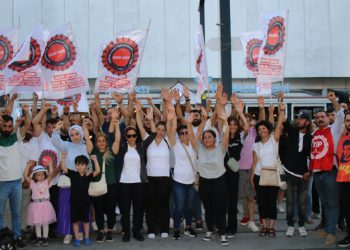 Eylemdeki CarrefourSA işçilerinden örgütlenme çağrısı