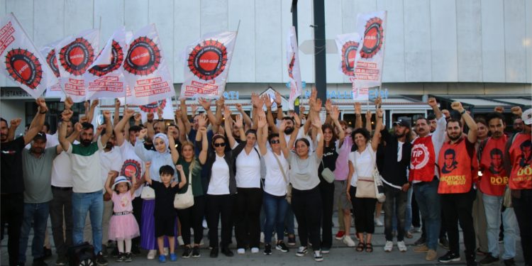 Eylemdeki CarrefourSA işçilerinden örgütlenme çağrısı