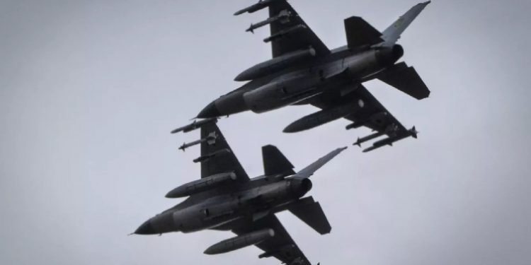 Ukrayna doğruladı: Kiev, ilk F-16 savaş uçağını kaybetti