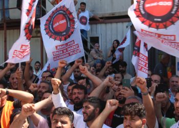 CarrefourSA depo çalışanları: Direneceğiz