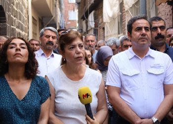 DEM Parti’den saldırıya uğrayan Hewş Kafe’ye ziyaret
