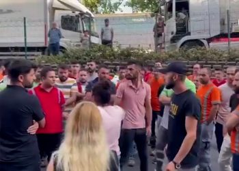 CarrefourSA deposunda işten çıkarmalara karşı eylem