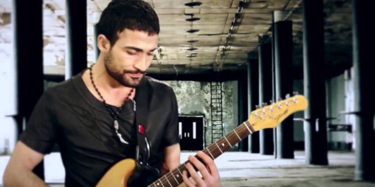 Hücredeki tutsak Benli’nin kitaplarına el konuldu Hücredeki tutsak Benli’nin kitaplarına el konuldu