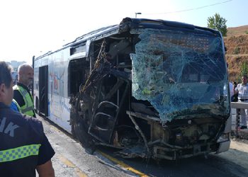 Sefaköy’de metrobüs kazası: 10 yaralı