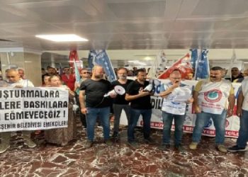 TİS’i imzalamayan İzBB 7 sendikacıyı görevden uzaklaştırdı