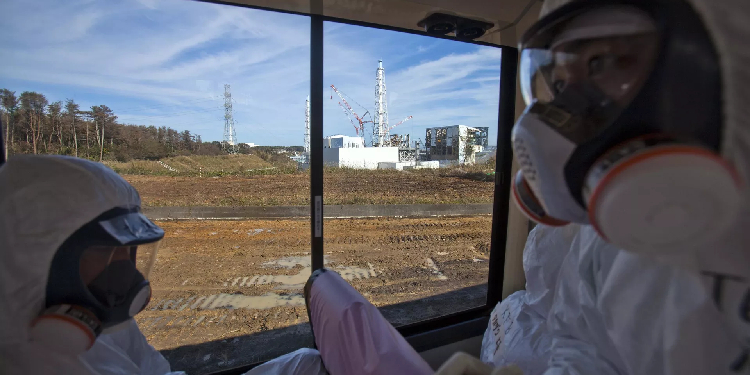 Fukuşima nükleer santraline robot gönderiliyor: 880 ton erimiş radyoaktif yakıttan numune alınacak Fukuşima nükleer santraline robot gönderiliyor: 880 ton erimiş radyoaktif yakıttan numune alınacak