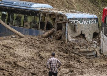 heyelan: 21 kişi yaşamını yitirdi heyelan: 21 kişi yaşamını yitirdi
