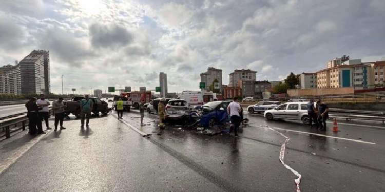 TEM’de kaza: 2 ölü, 4 yaralı TEM’de kaza: 2 ölü, 4 yaralı