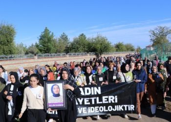 Kadınlar Rojin Kabaiş için yürüdü