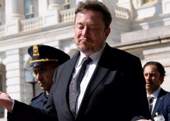 Elon Musk para saçıyor: Seçime kadar her gün Trump’a oy veren rastgele bir kişiye 1 milyon dolar verecek