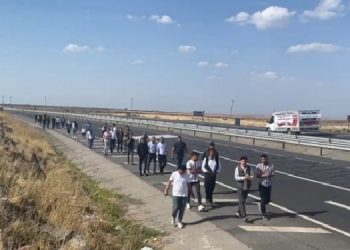 ‘Özgürlük’ mitinginin Riha kolu Amed’e yürüyor