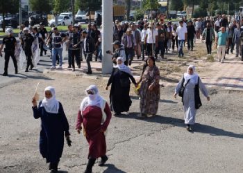 Botanlıların direnişi sonuç verdi: Halk Amed’e doğru yola çıktı