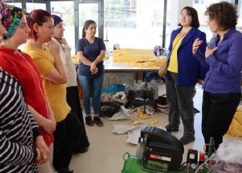 DEM Partililer tekstil işçisi kadınlarla bir araya geldi