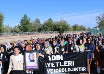 Kadınlar Rojin Kabaiş için yürüdü