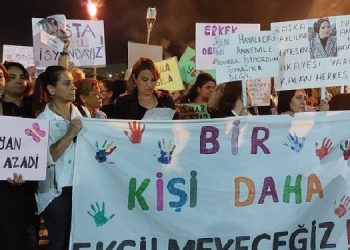 Kadınlardan meşaleli yürüyüş: Artık yeter şiddete dur de