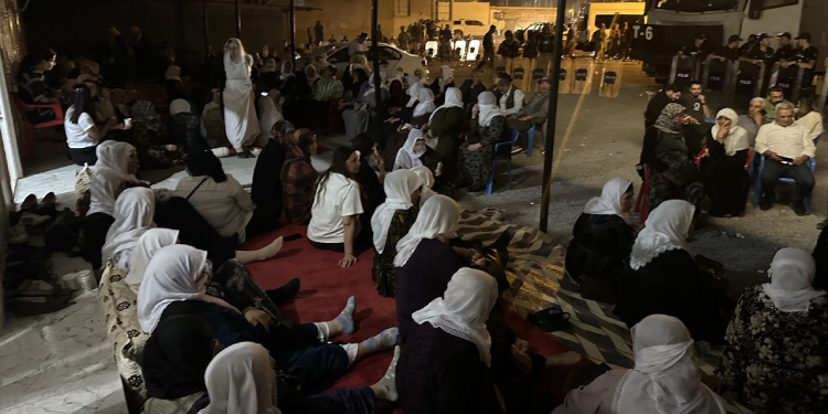 Saldırıya uğrayan Barış Anneleri’nin direnişi sürüyor Saldırıya uğrayan Barış Anneleri’nin direnişi sürüyor