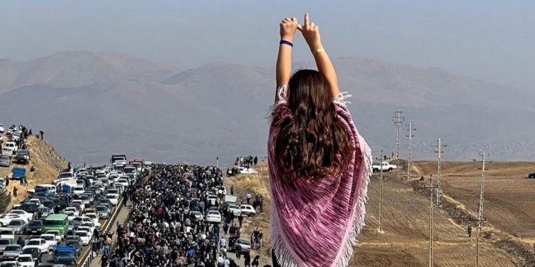 İran ve Rojhilat’ta kadınlar rejime boyun eğmiyor