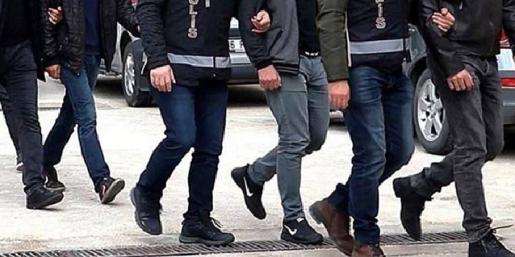 İstanbul’da ev baskınlarında 12 kişi gözaltına alındı İstanbul’da ev baskınlarında 12 kişi gözaltına alındı