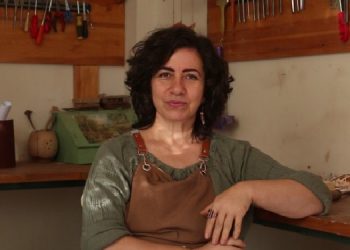 Ahşabı sanata dönüştürüyor