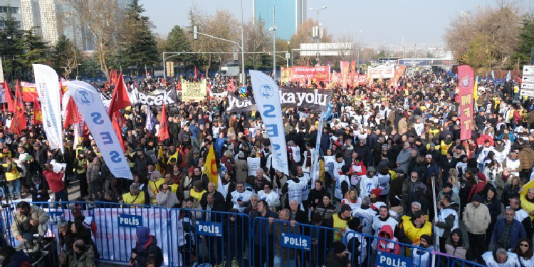 ‘Geçinemiyoruz’ mitingi: İktidar değişmeden barış ve özgürlük gelmez ‘Geçinemiyoruz’ mitingi: İktidar değişmeden barış ve özgürlük gelmez