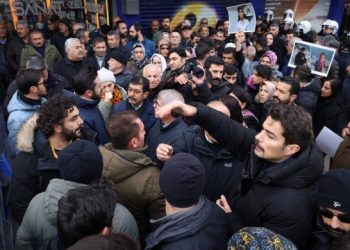 Van’da açıklamaya saldırı: 9 gazeteci gözaltında