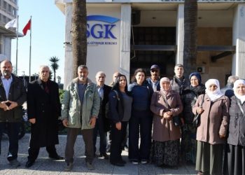 İzmir’de ‘Tutsaklara para göndermek suç değildir’ kampanyasına destek