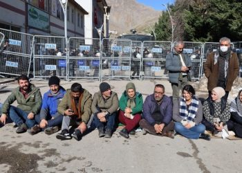 Bahçesaray’da nöbet sürüyor: İrademizi gaspçılara teslim etmeyeceğiz