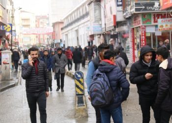 Asgari ücret tepkisi: İktidar bütçeyi savaşa harcıyor
