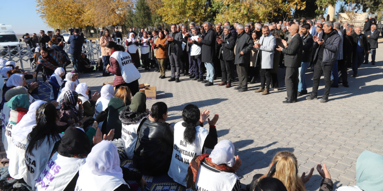Sınır nöbetindeki yurttaşlar: Özgürlüğün yolu Rojava’dan geçer Sınır nöbetindeki yurttaşlar: Özgürlüğün yolu Rojava’dan geçer