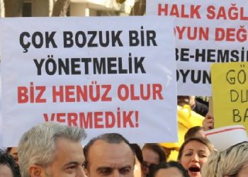 Hekimler ‘Eziyet Yönetmeliği’ne karşı eylemde: Geri çekilsin